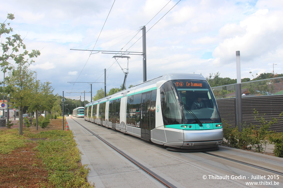 Tram 612 sur la ligne T6 (RATP) à Vélizy-Villacoublay