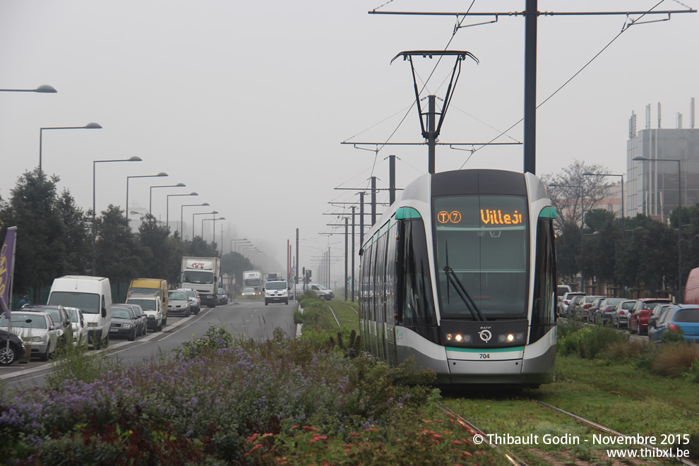 Tram 704 sur la ligne T7 (RATP) à Thiais