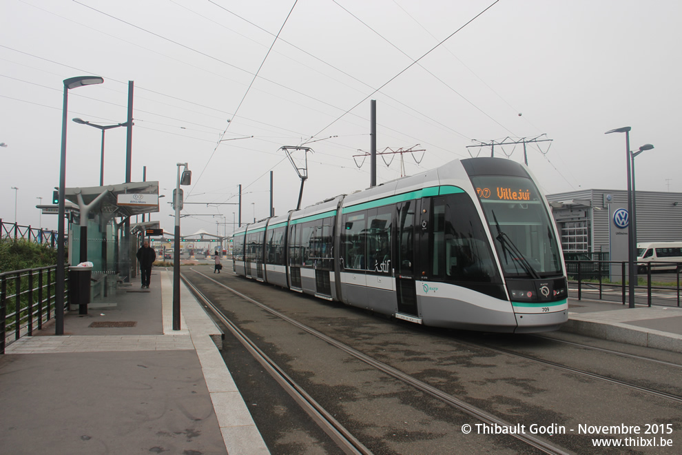 Tram 709 sur la ligne T7 (RATP) à Chevilly-Larue