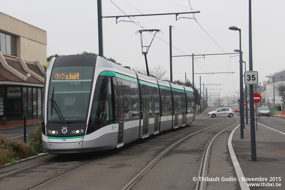 Tram 716 sur la ligne T7 (RATP) à Chevilly-Larue