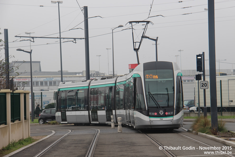 Tram 704 sur la ligne T7 (RATP) à Chevilly-Larue