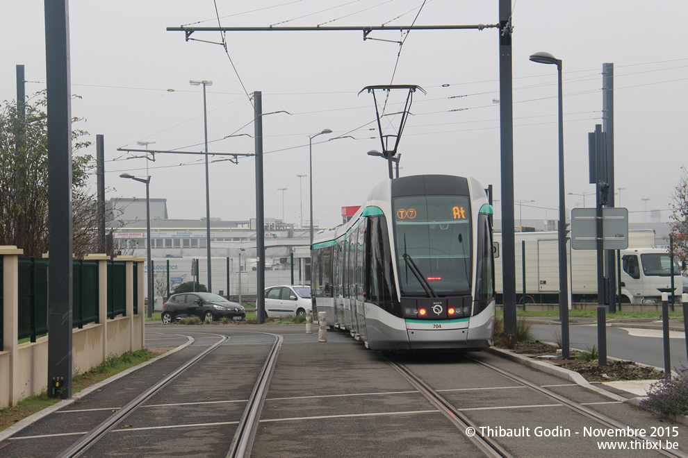 Tram 704 sur la ligne T7 (RATP) à Chevilly-Larue