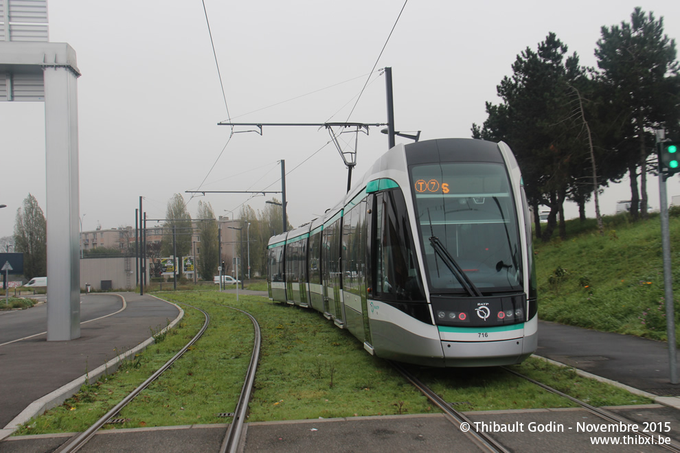 Tram 716 sur la ligne T7 (RATP) à Chevilly-Larue