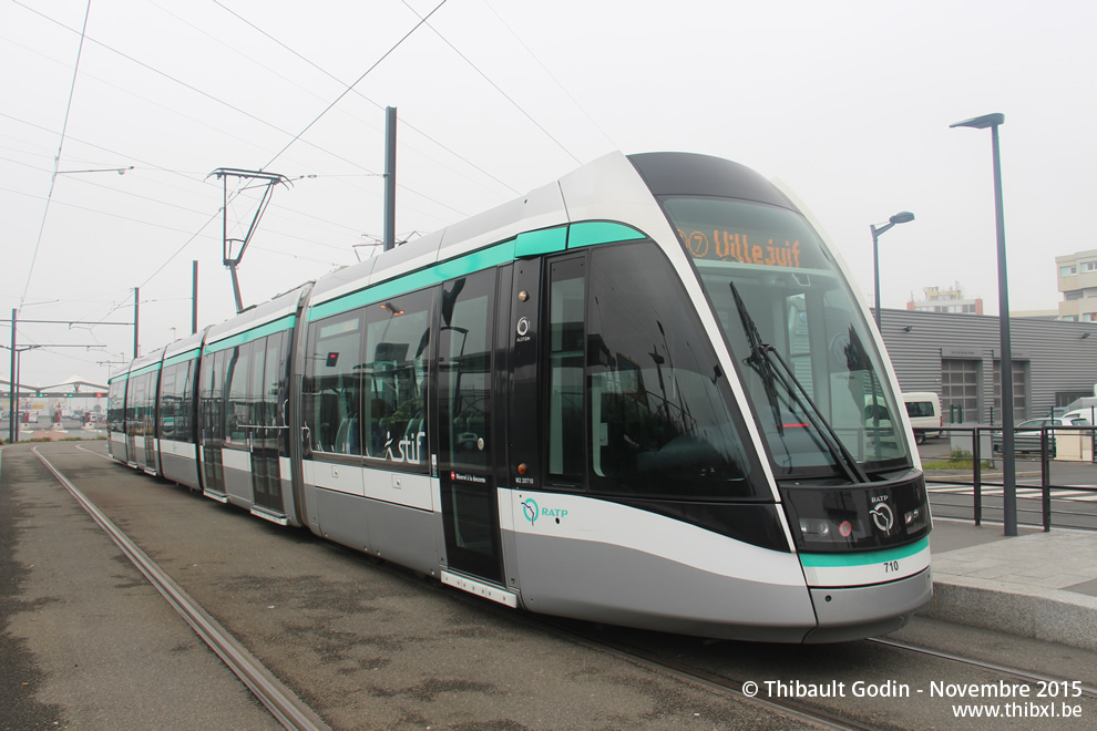 Tram 710 sur la ligne T7 (RATP) à Chevilly-Larue