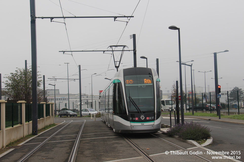 Tram 704 sur la ligne T7 (RATP) à Chevilly-Larue