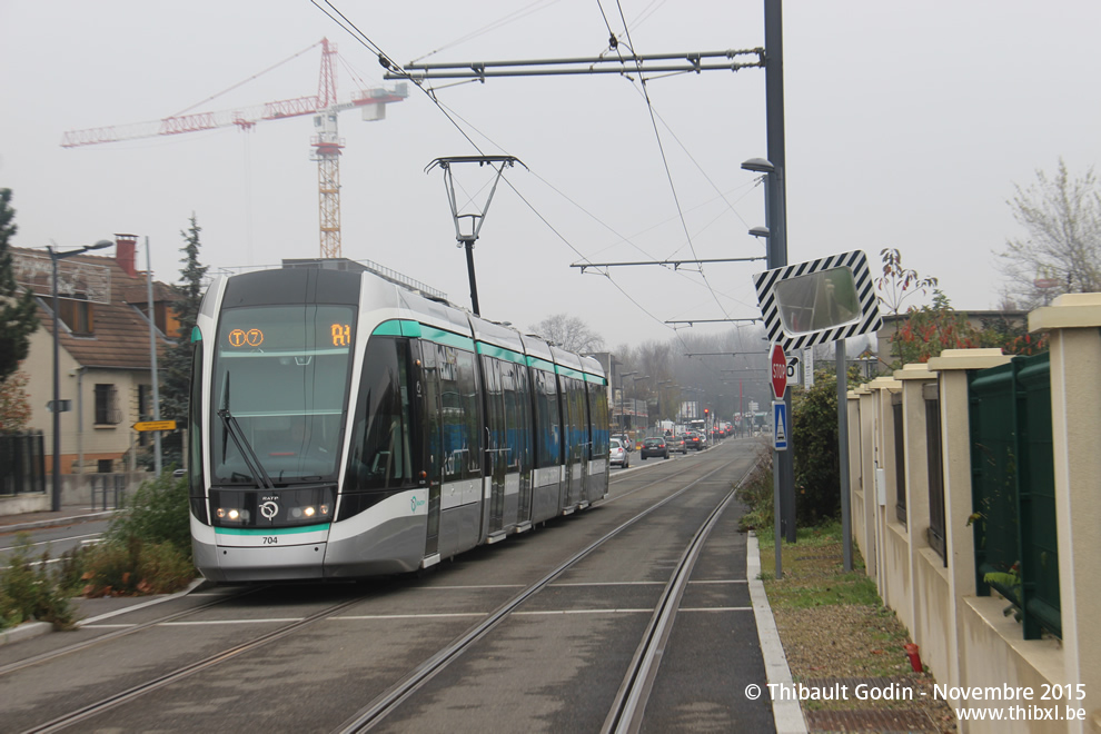 Tram 704 sur la ligne T7 (RATP) à Chevilly-Larue