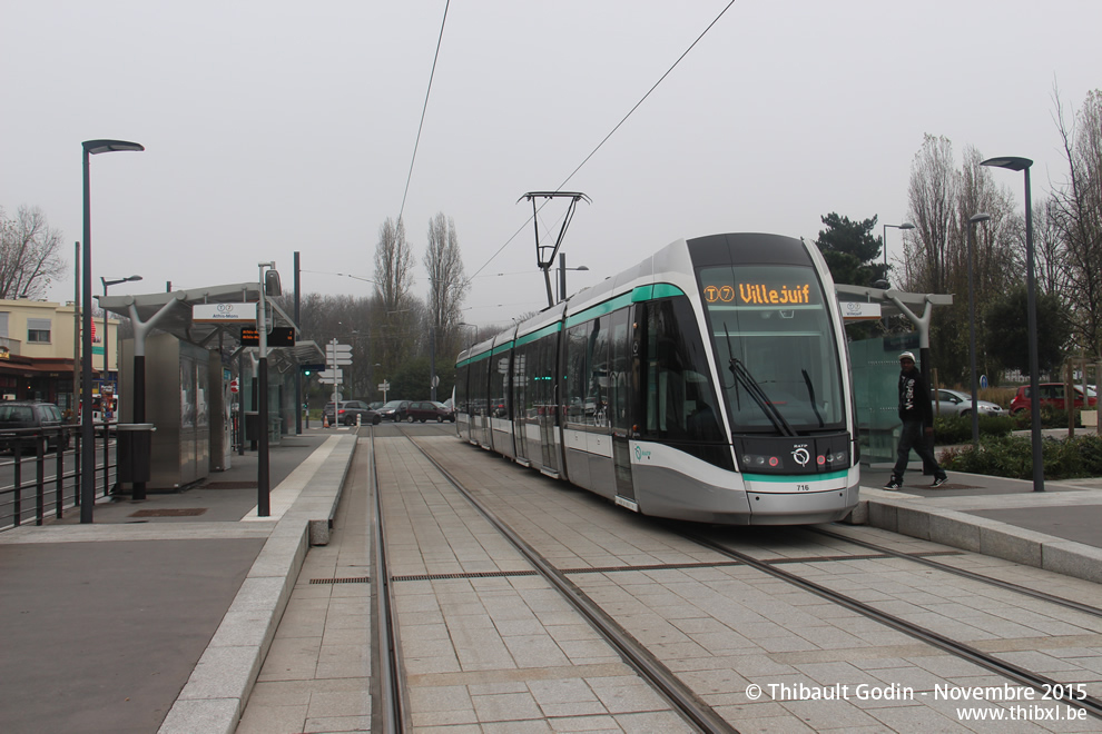 Tram 716 sur la ligne T7 (RATP) à Chevilly-Larue