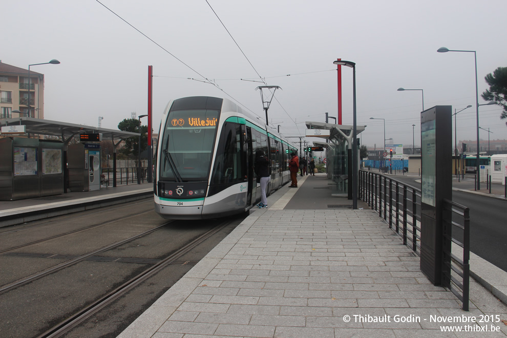 Tram 704 sur la ligne T7 (RATP) à Vitry-sur-Seine