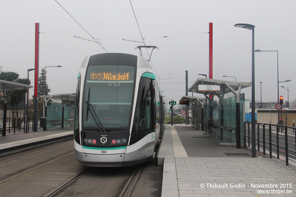 Tram 704 sur la ligne T7 (RATP) à Vitry-sur-Seine