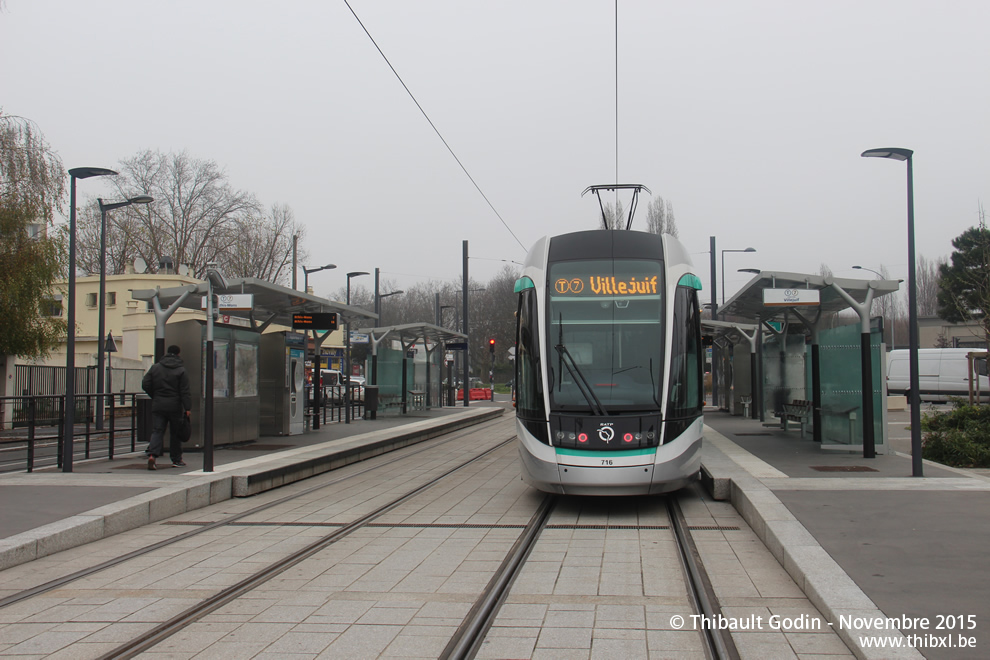 Tram 716 sur la ligne T7 (RATP) à Chevilly-Larue