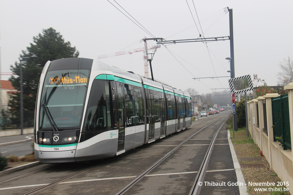 Tram 704 sur la ligne T7 (RATP) à Chevilly-Larue