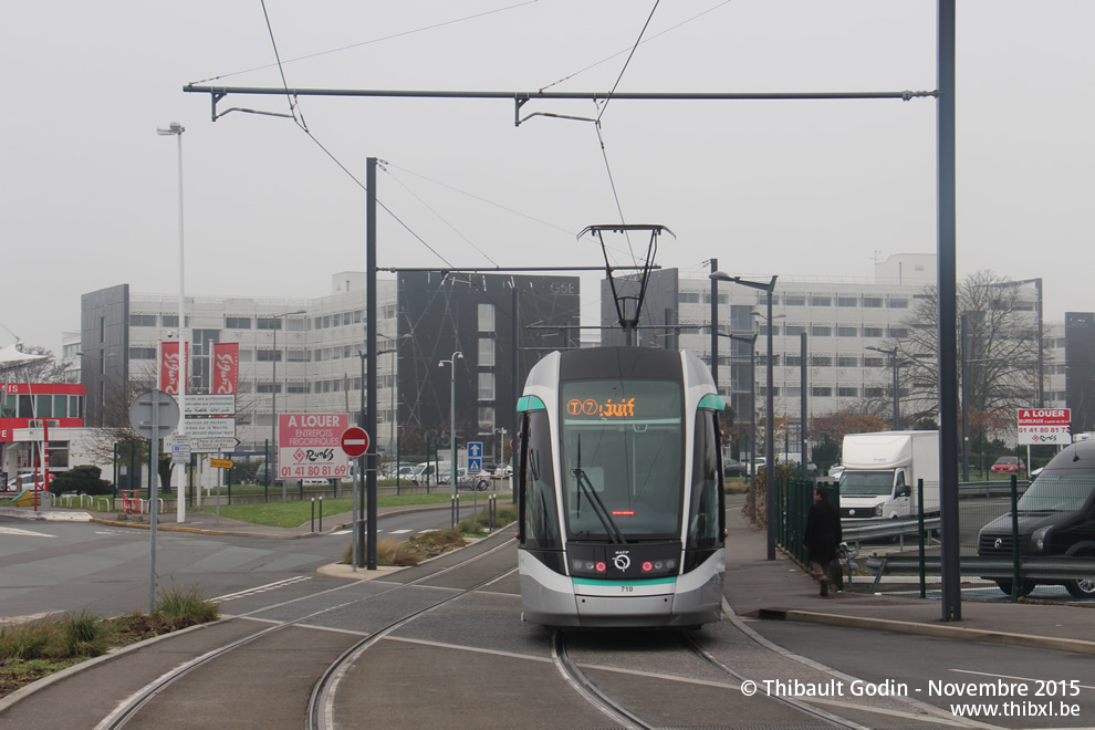 Tram 710 sur la ligne T7 (RATP) à Chevilly-Larue