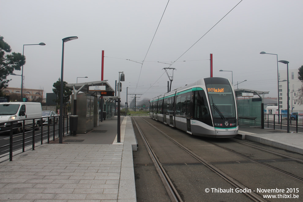 Tram 704 sur la ligne T7 (RATP) à Vitry-sur-Seine