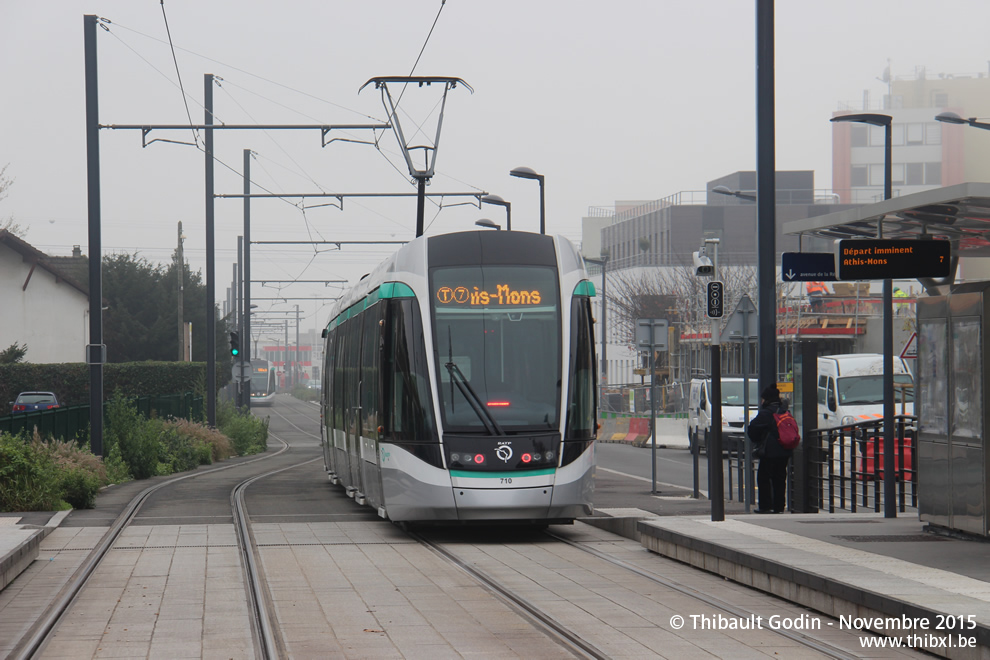 Tram 710 sur la ligne T7 (RATP) à Chevilly-Larue