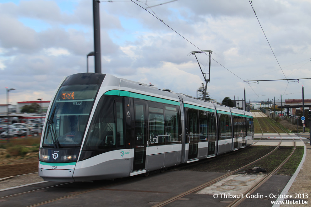 Tram 709 sur la ligne T7 (RATP) à Paray-Vieille-Poste