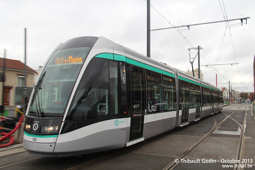 Tram 702 sur la ligne T7 (RATP) à Villejuif