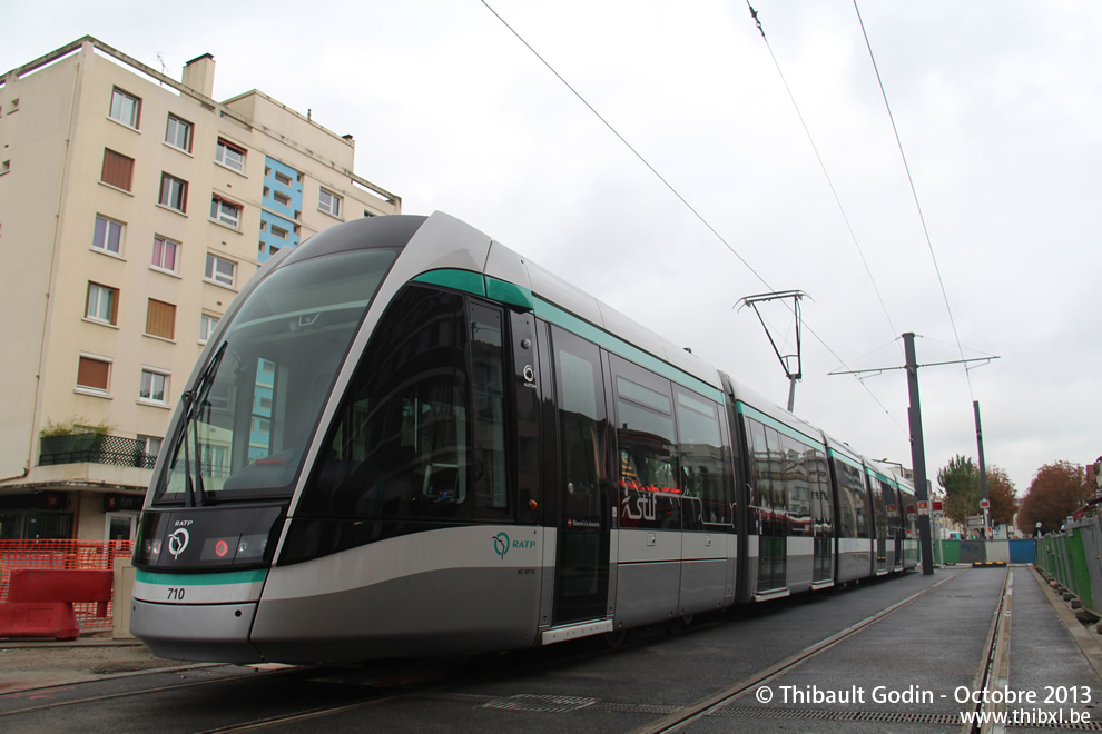 Tram 710 sur la ligne T7 (RATP) à Villejuif