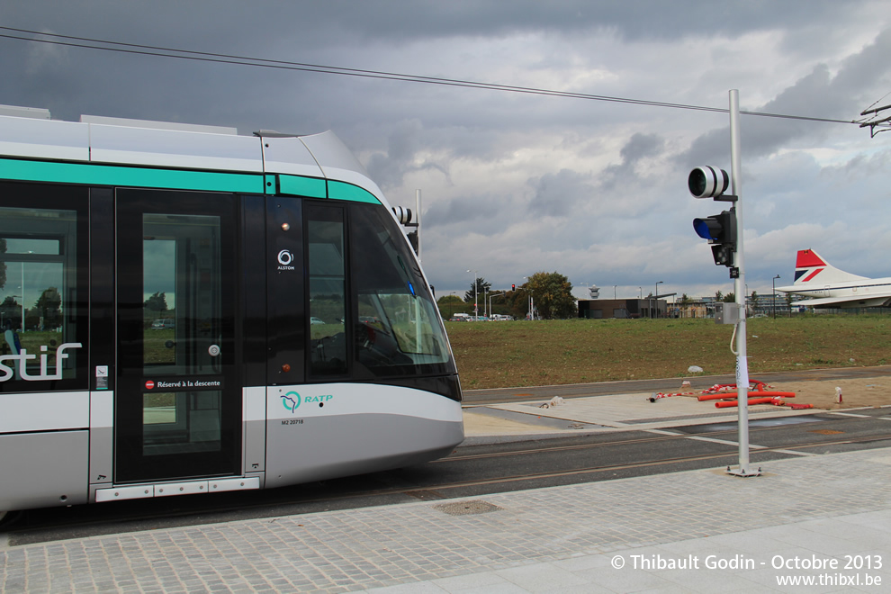 Tram 718 sur la ligne T7 (RATP) à Athis-Mons