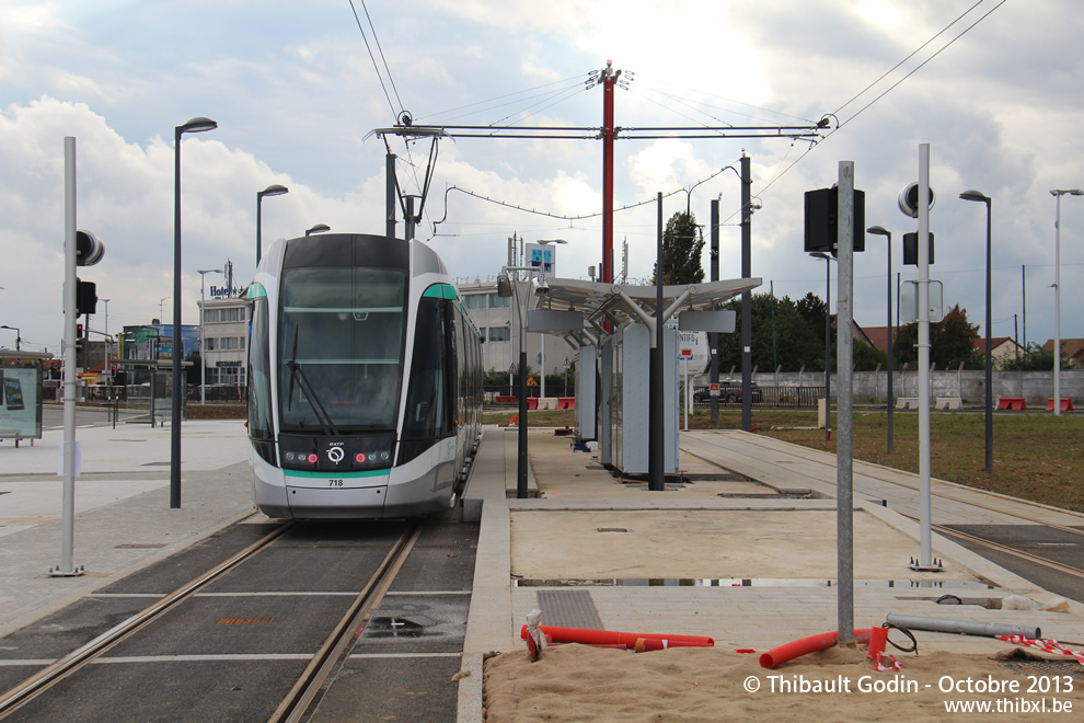 Tram 718 sur la ligne T7 (RATP) à Athis-Mons