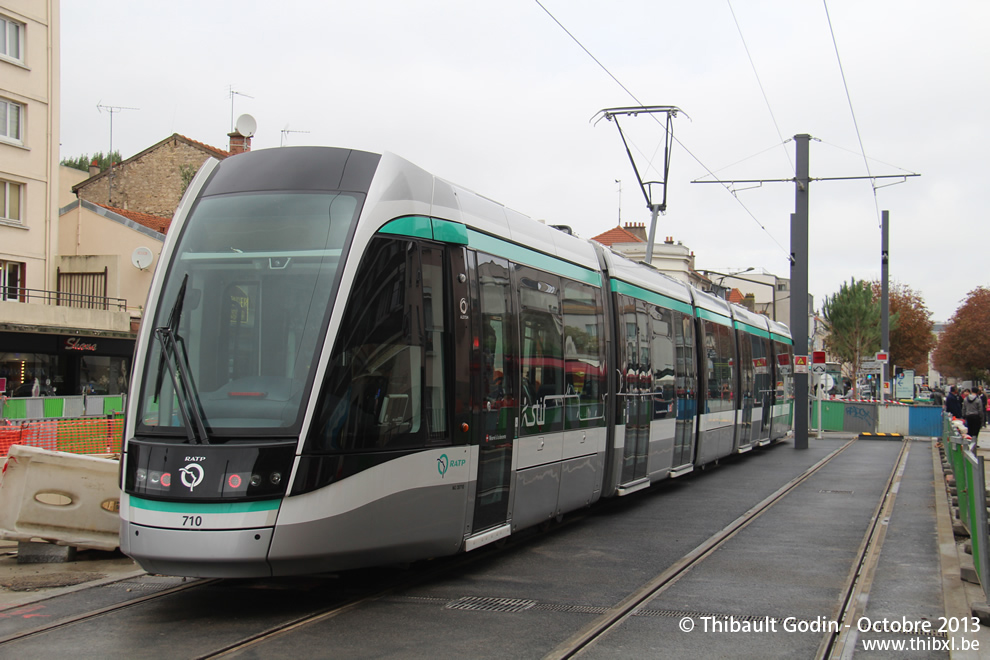 Tram 710 sur la ligne T7 (RATP) à Villejuif