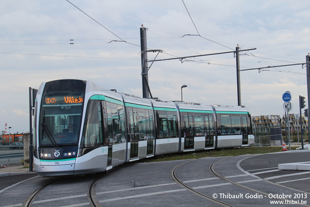 Tram 705 sur la ligne T7 (RATP) à Orly