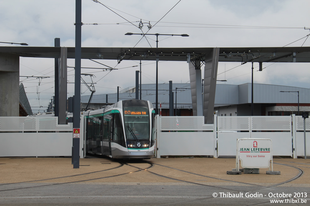 Tram 701 sur la ligne T7 (RATP) à Vitry-sur-Seine