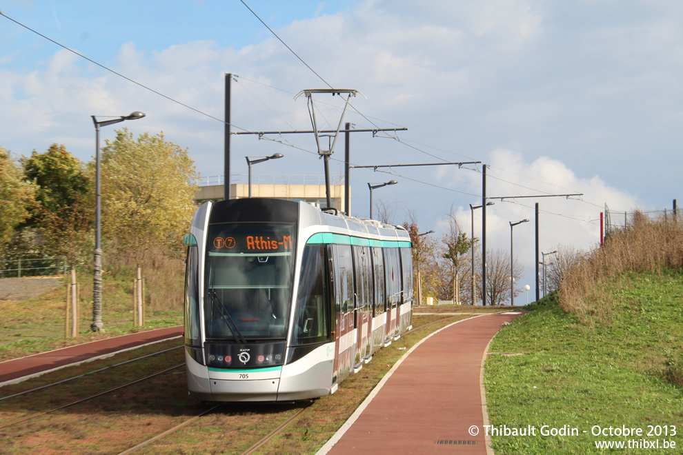 Tram 705 sur la ligne T7 (RATP) à Rungis