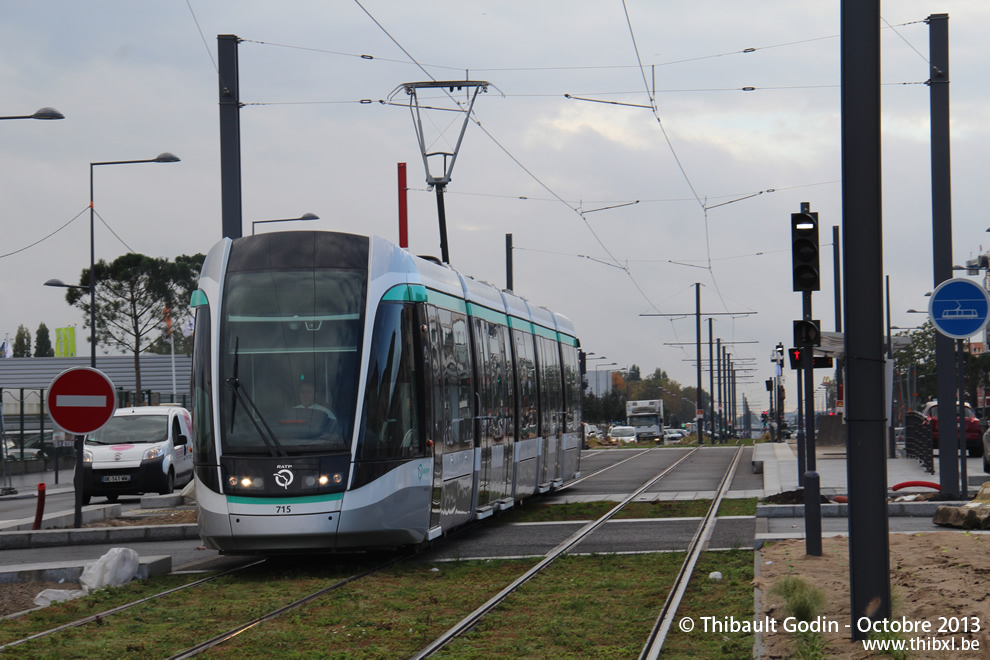 Tram 715 sur la ligne T7 (RATP) à Villejuif