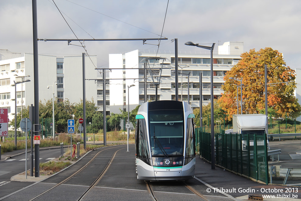 Tram 718 sur la ligne T7 (RATP) à Chevilly-Larue