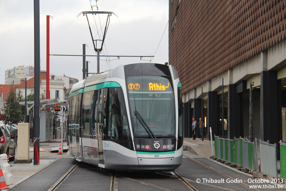 Tram 707 sur la ligne T7 (RATP) à Villejuif