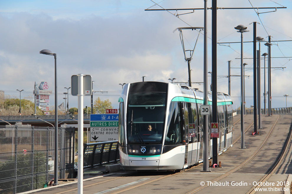 Tram 718 sur la ligne T7 (RATP) à Rungis