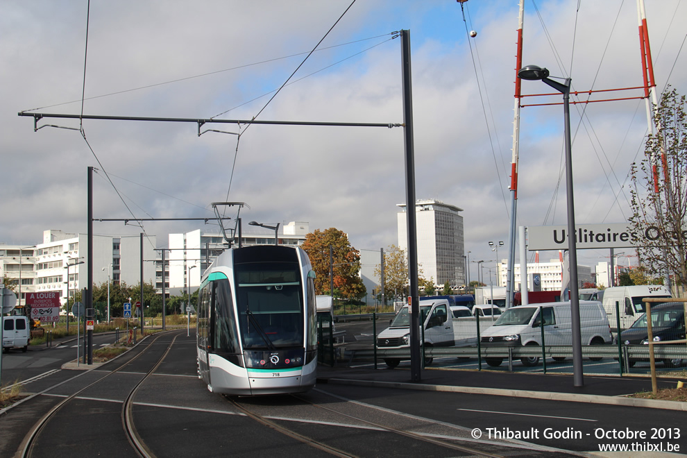 Tram 718 sur la ligne T7 (RATP) à Chevilly-Larue