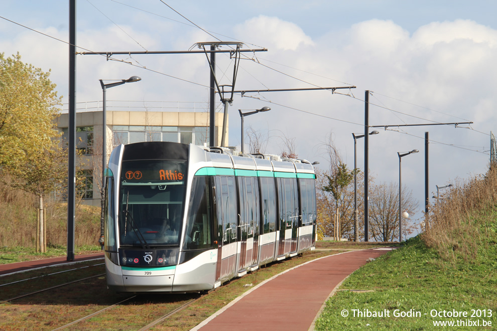 Tram 709 sur la ligne T7 (RATP) à Rungis