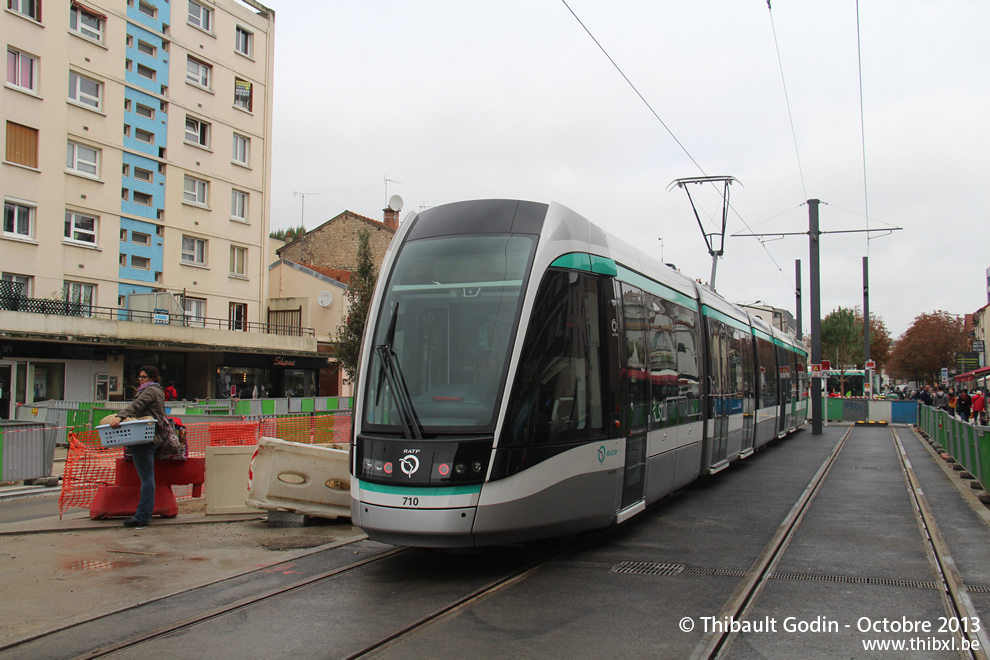 Tram 710 sur la ligne T7 (RATP) à Villejuif