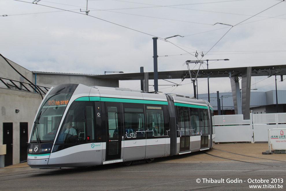 Tram 701 sur la ligne T7 (RATP) à Vitry-sur-Seine