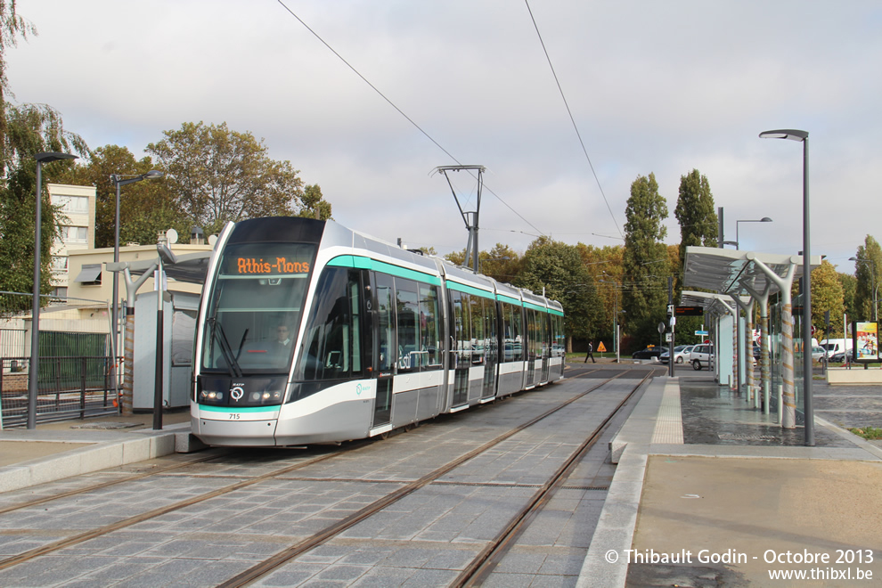 Tram 715 sur la ligne T7 (RATP) à Rungis