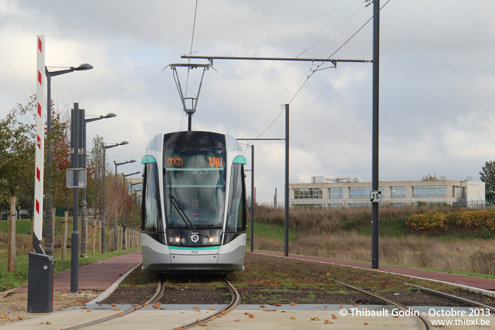 Tram 713 sur la ligne T7 (RATP) à Rungis