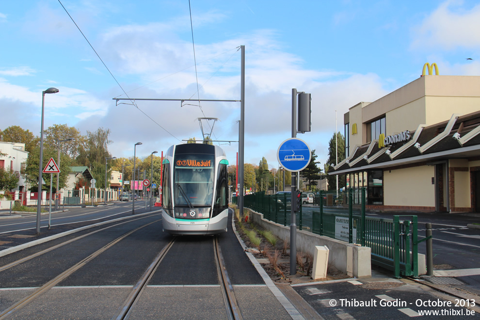 Tram 709 sur la ligne T7 (RATP) à Chevilly-Larue