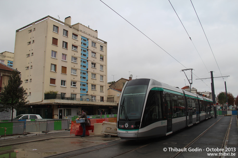 Tram 710 sur la ligne T7 (RATP) à Villejuif