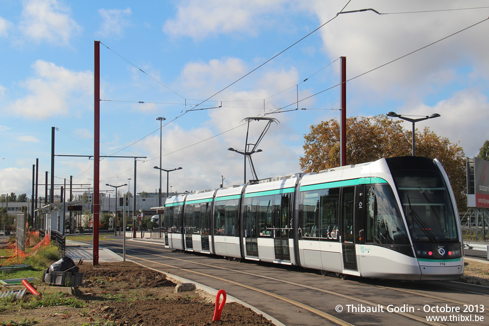 Tram 718 sur la ligne T7 (RATP) à Rungis