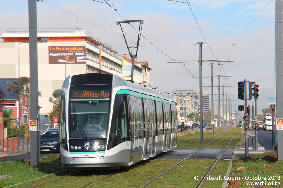 Tram 701 sur la ligne T7 (RATP) à Chevilly-Larue