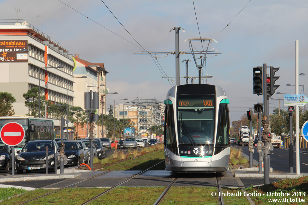 Tram 702 sur la ligne T7 (RATP) à Thiais