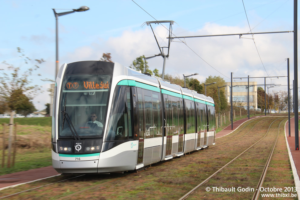 Tram 716 sur la ligne T7 (RATP) à Rungis