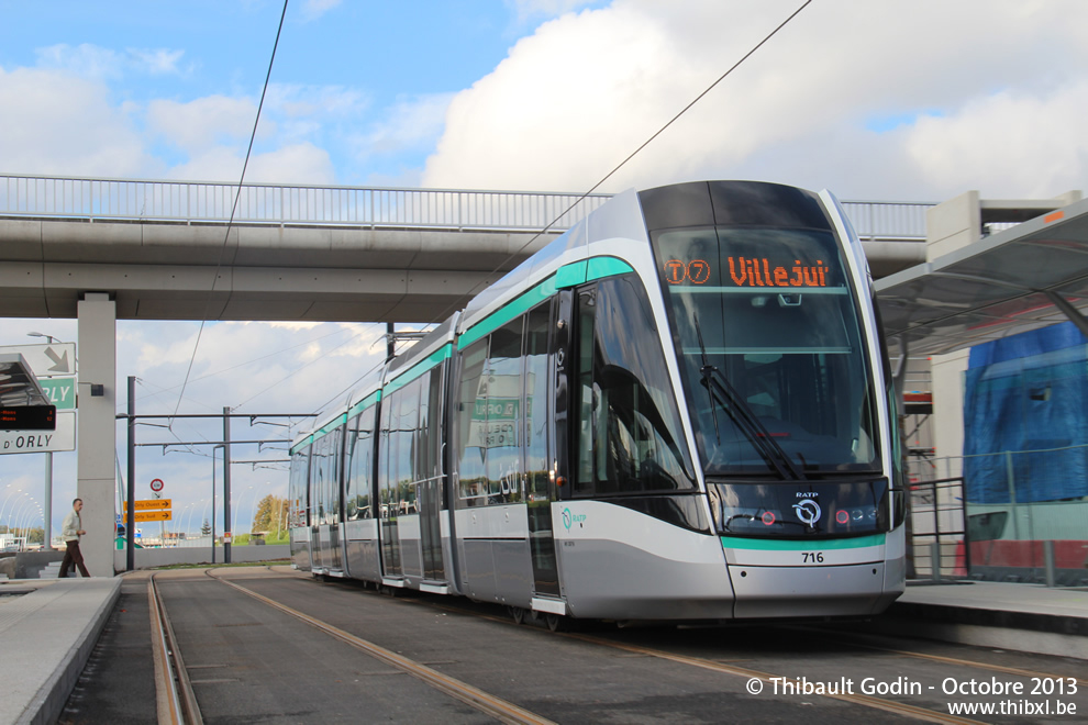 Tram 716 sur la ligne T7 (RATP) à Paray-Vieille-Poste