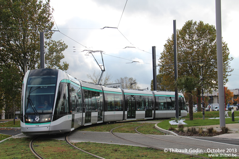 Tram 718 sur la ligne T7 (RATP) à Rungis