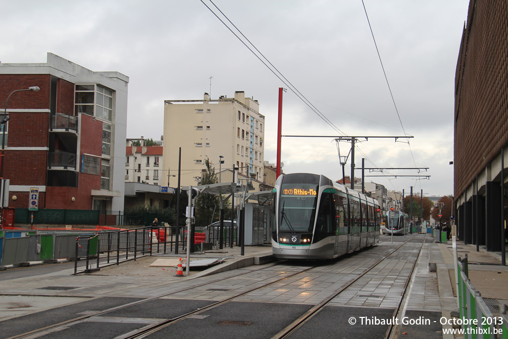 Tram 702 sur la ligne T7 (RATP) à Villejuif