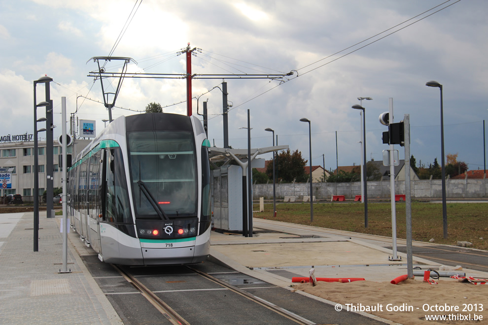 Tram 718 sur la ligne T7 (RATP) à Athis-Mons