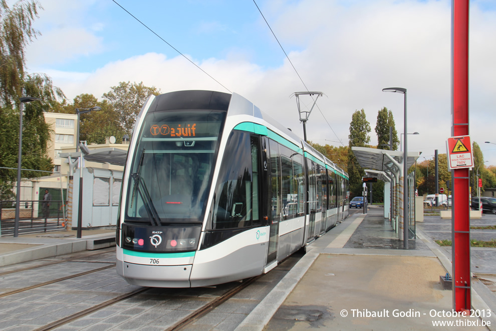 Tram 706 sur la ligne T7 (RATP) à Chevilly-Larue