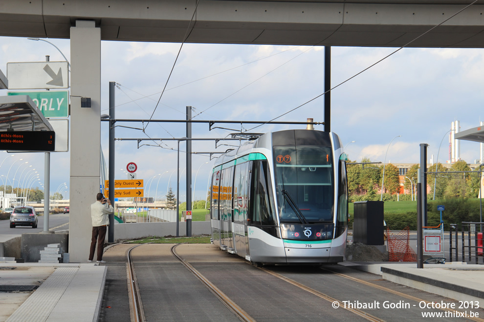 Tram 716 sur la ligne T7 (RATP) à Paray-Vieille-Poste