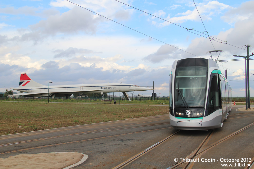 Tram 718 sur la ligne T7 (RATP) à Athis-Mons